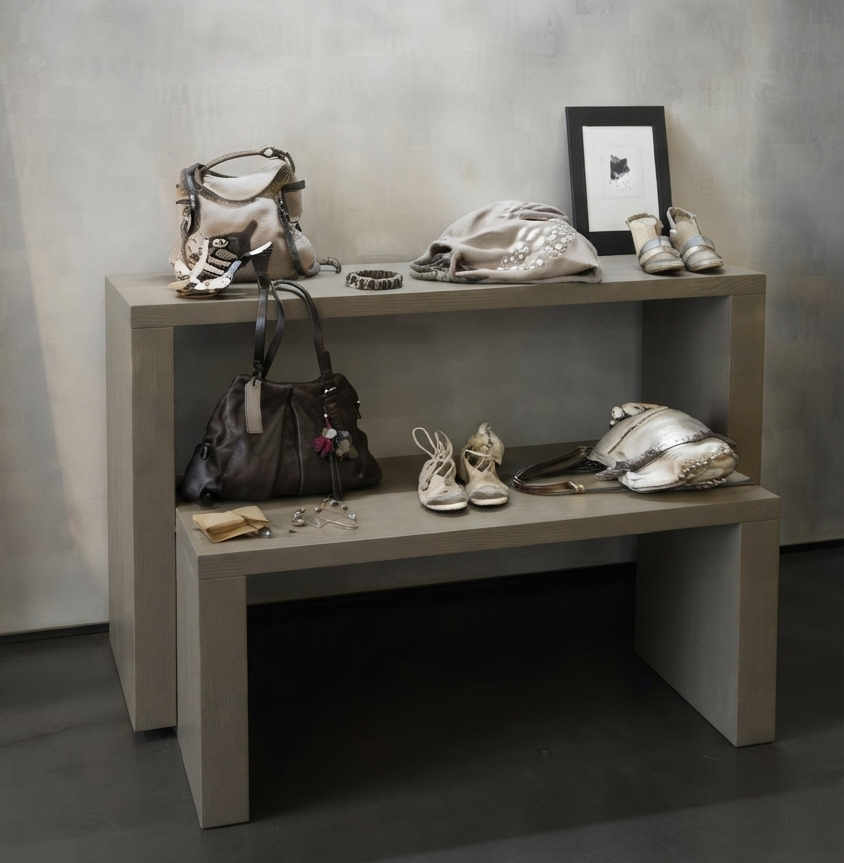 arramento negozio abbigliamento tavolini legno